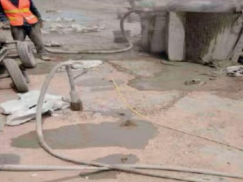 贡觉水泥混凝土路面板底注浆技术 路面脱空注浆整治方案